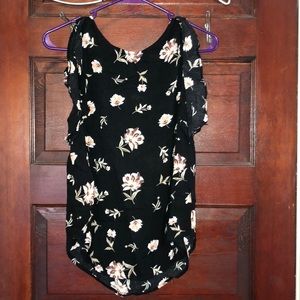 Floral ruffle top- size M